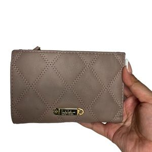 • Size: Medium
•‎ Color: Taupe (exterior), Black (interior)